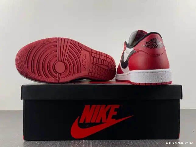 Rep LUCY Air Retro Low Jordan 705329-600 Chicago 1 0526